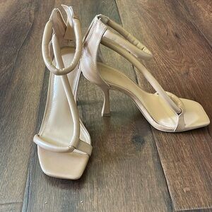 Express heel nude size 6